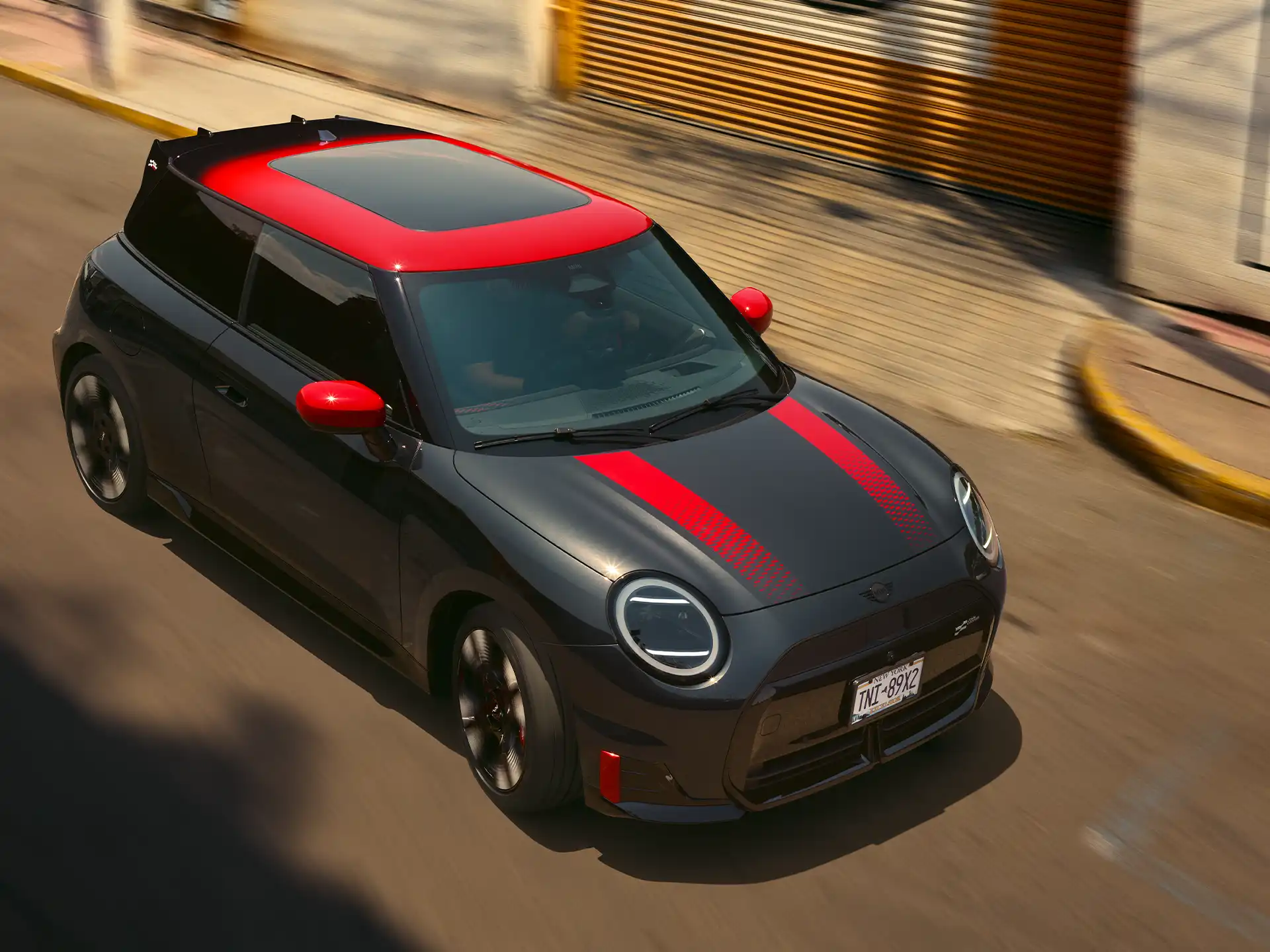 MINI John Cooper Works – pogled od zgoraj na J01 JCW