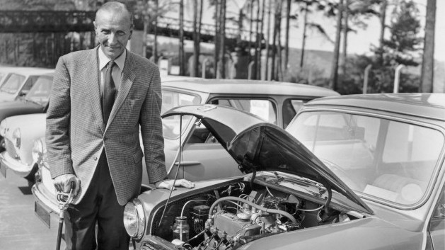 Trajnost MINI – časovnica MINI postaja električen – sir Alec Issigonis leta 1959