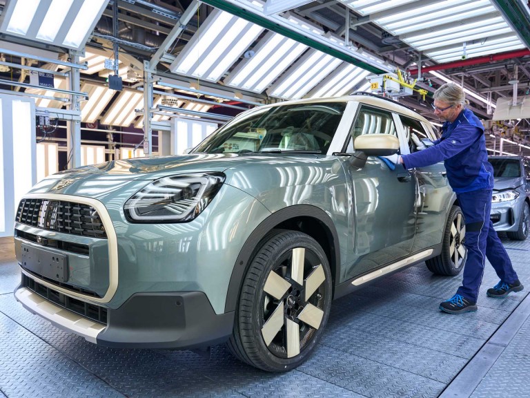 Trajnost MINI – popolnoma električni MINI Countryman – proizvodna linija v Leipzigu